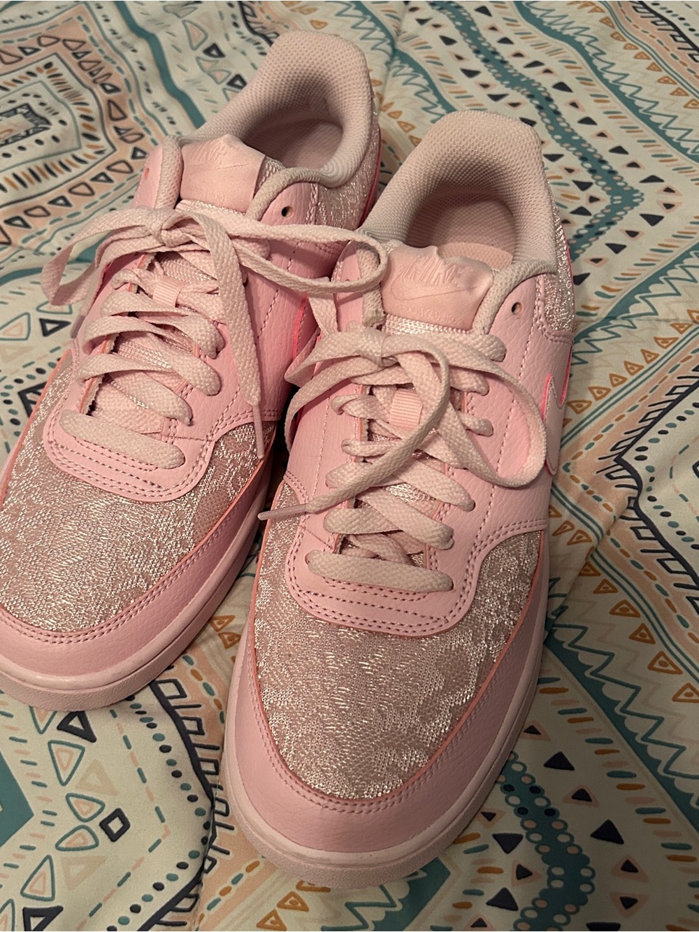 Light pink lace Nike sneakers - Picture 3 of 6
